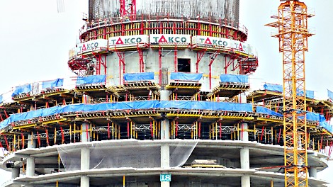 Climbing formwork and slab tables formed the basic for completion of the floors, with 3.90 m storey heights, in regular 5-days cycles. 