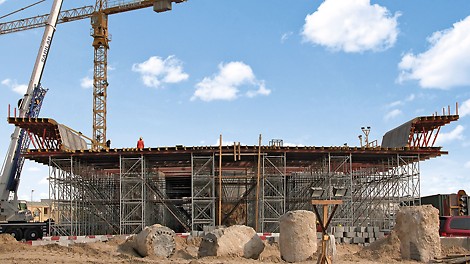 PD 8 sisteminin hesaplı bir şekilde kullanıldığı bir karayolu köprü inşaatı. 