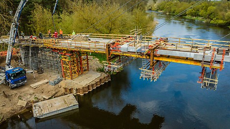 Budowa Kładki pieszo-rowerowa przez Wartę w miejscowości Owińska pod Poznaniem.