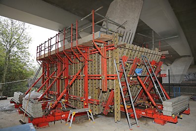 Easy and simple assembly of prefabricated formwork elements on the construction site – similar to a system formwork.