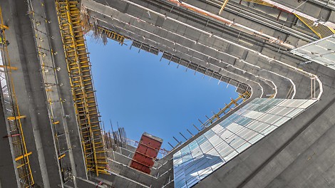 Nonostante le forme complesse dell&#039;edificio, sono stati impiegati prevalentemente sistemi di casseforme standard