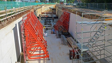 SB-2 bokken waren de uitkomst voor de vijf meter hoge, schuine tunnelwanden. 