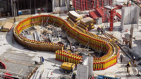 For the MONA shopping centre in Munich, PERI supplied 3D special formwork for the parapets and mushroom-shaped heads. The construction team is extremely satisfied with the manufacturing quality of the special elements from the plant; the fact is that any on-site production of these highly complex formwork units would not have been possible.
