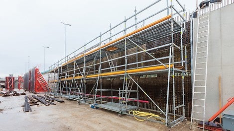 Verhijsbare PERI UP vlechtsteigers met een lengte van 7,5 m zorgden voor een flexibele toepassing. 
