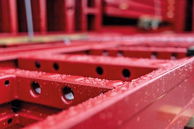 La nueva generación del encofrado de paneles MAXIMO es otra contribución de PERI a una mayor sostenibilidad. El innovador recubrimiento PERIskin no solo brinda una protección completa al encofrado, sino que también reduce significativamente el consumo de energía durante el proceso de producción.