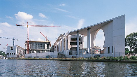 Federal Chancellery Berlin - Next to the office suite of the Federal Chancellor, there are cabinet rooms, the offices of the Ministers of State and civil servants as well as reception rooms, all included in one complete complex.