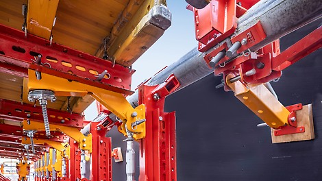 The system can always be positioned independently of the suspension points, even for concreting.