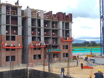 El sistema de encofrado LIWA ara encofrado de muros en conjunto con MULTIFLEX para encofrado de losas, dan forma a grandes proyectos de vivienda.