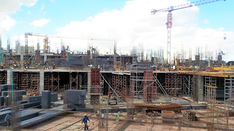 La versatilidad del sistema de encofrado LIWA, permitió su uso en obra en distintas aplicaciones tales como: muros pantalla, columnas y bordes de vigas y losas.