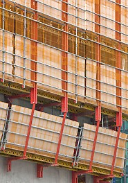 Hotel Mélia, La Défense, Paris, France - The 2,00 m high mesh barriers from the PROKIT safety system are also clad with sheeting thus creating a gap free enclosure.