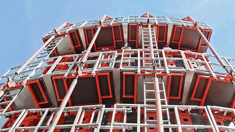 RUNDFLEX Plus Circular Formwork With RUNDFLEX Plus, the formlining is screwed on at the rear. This results in high-quality concrete surfaces without any screw or rivet impressions.<br/>