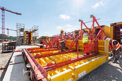 Dank variabler Anordnung von Belagsträgern und Riegeln und effektiver Elementverbindungen ist die VARIO GT 24 auch bei hohen Frischbetondrücken formstabil <br/>