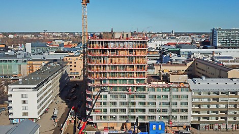 Optimaalinen PERI-ratkaisu: MULTIPROP-järjestelmä parveketuentoihin ja MULTIFLEX-järjestelmä holveihin.