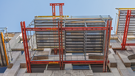 PERI UP Flex обеспечивает высокий уровень безопасности при работе на высоте.