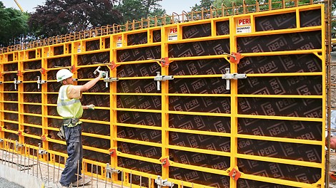 DOMINO panels are extremely light but nevertheless still have a high load-bearing capacity. The aluminium 250 x 100 panel only weighs 59 kg.<br/>