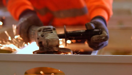 Nuestro equipo de fabricación calificado puede producir paneles de madera contrachapada cortados a medida y encofrados especiales para adaptarse a los requisitos de cualquier proyecto.