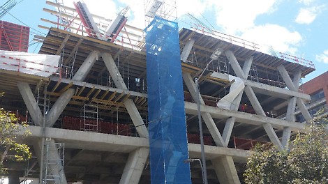 Este proyecto cuenta con columnas complejas que generan un diagrid (acrónimo del inglés rejilla en diagonal)