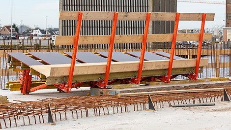 PERI leverde het element zo compleet mogelijk op de bouwplaats. Alleen het leuningwerk diende nog ter plekke gemonteerd te worden aan het element.