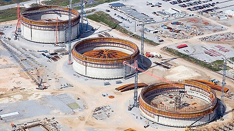 &lt;p&gt;Mit PERI Know-how entstehen im amerikanischen Bundesstaat Louisiana drei riesige Fl&amp;uuml;ssiggastanks. Jedes Bauwerk weist 80 m Durchmesser und eine Wandh&amp;ouml;he von 44 m auf.&lt;/p&gt;<br/>