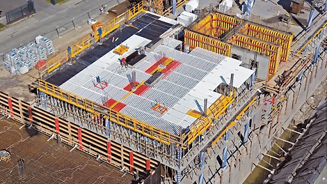 Punainen leveys- ja keltainen pitkittäistäyttö lisäävät järjestelmän joustavuutta. 