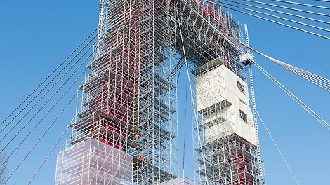 Door de PERI constructie kon de brug herschilderd worden zonder extra overlast voor het verkeer.
