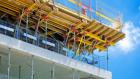 Technolodzy PERI wraz z budową opracowali łatwy w montażu i rotacji stół narożny dopasowany do potrzeb realizacji.