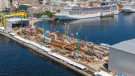 O &quot;Museu do Amanhã&quot; foi projetado por Santiago Calatrava e se estende por 300 m no mar em um píer.