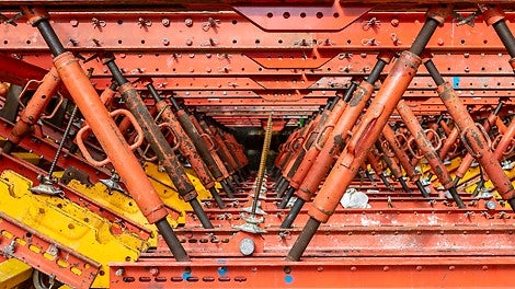 VARIOKIT, een heel robuuste bekisting én gebruiksvriendelijk. Hier met opdrijfvoorzieningen zodat tijdens het storten de gehele constructie op zijn plaats blijft.