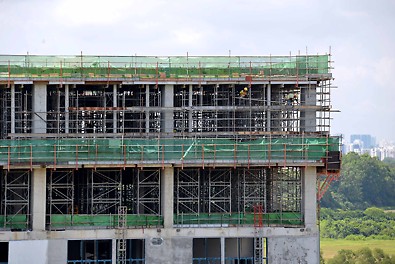 Roof slab support for final casting