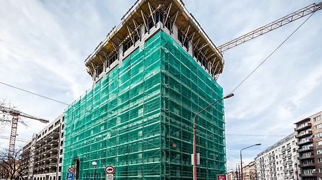 Pre realizáciu fasády bolo na stavbu dodané fasádne lešenie PERI UP T 72 v celkovom objeme 7 000 m².