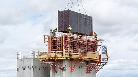 For the shafts, 90° MXSE Shaft Corners with MAXIMO elements formed a complete formwork unit which could be quickly moved with a single crane lift.
