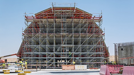 The combination of PERI UP and customised VARIO GT 24 formwork elements played the main role in the construction in the erection of the dome with the highest exposed concrete requirements.