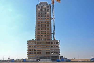 PERI UP Façade Scaffold surrounding this building for safe working on site