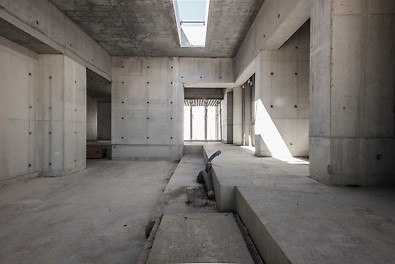 Concrete House DUO’s lightweight design makes it easy to handle on-site.