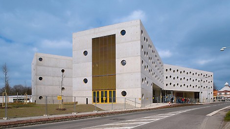 Hradec Králové Library, Czech Republic - With an X-shaped floor plan, the architectural concept of this building created a new highlight in the urban development of the city of Hradec Králové. Originally, all external surfaces should have received an orange-painted facade. This concept was completely rejected due to the high-quality concrete surface finish.