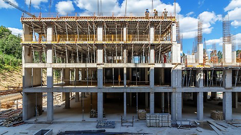 Brza realizacija ciklusa, u skladu sa predviđenom dinamikom betoniranja, zahvaljujući upotrebi SKYDECK sistema.