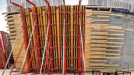 Опалубка RUNDFLEX использовалась для стилобатной части тела «матрешки»