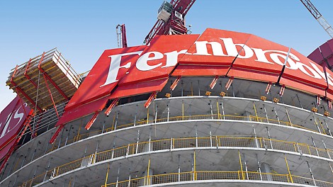 Climbing protection panel and landing platforms move upwards to the next storey at an angle of between 21 and 26 degrees.