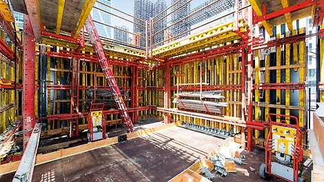 The hydraulic pumps and cylinders that are part of this system enable the formwork to climb independent of the crane.