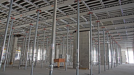 SKYDECK supported by PEP Ergo props for the slabs
