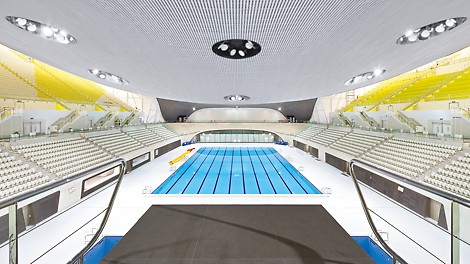 For the construction of the „Welcome Zone“ back wall, not only were maximum architectural concrete requirements to be fulfilled but also the highest possible degree of accuracy for the subsequent glazing work.