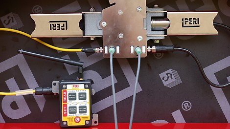 Mit PERI InSite Construction (ISC) stellt PERI ein Sensorportfolio vor, das gängige Schalungssysteme optimal ergänzt. Die Sensortechnologie setzt genau dort an, wo hochqualifizierte Arbeitskräfte und langjährige Betoniererfahrung knapp werden und unterstützt dabei, fundierte Entscheidungen über den Betoniervorgang zu treffen.