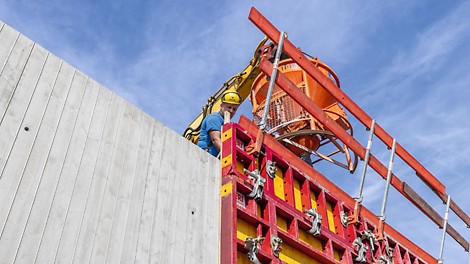 Sichtbetonmauer auf Baustelle