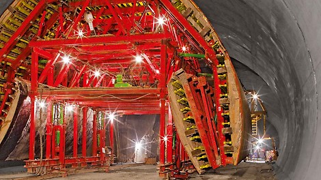 VTC 隧道模板台车 模板台车可通过液压装置进行收缩,以适应较狭窄截面的隧道。