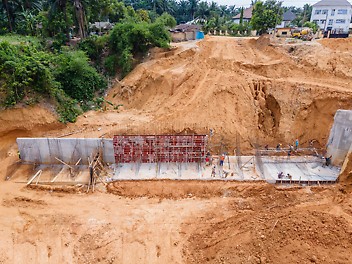 10m high retaining wall