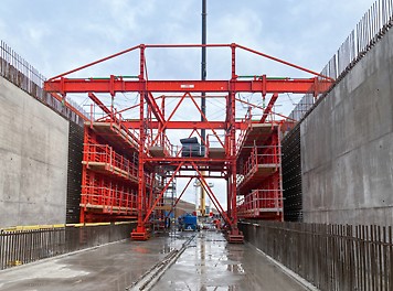 Making the tunnel a concrete reality has been possible with custom formwork travellers engineered by PERI’s specialist infrastructure team. 