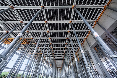 Des Capacités portantes Les étais PEP ERGO offrent une capacité portante jusqu'à 50 kN, dépassant ainsi les normes standard du marché. De plus, leur poids propre est inférieur à celui des étais comparables, assurant une manipulation plus aisée et une installation simplifiée sur vos chantiers.<br/>