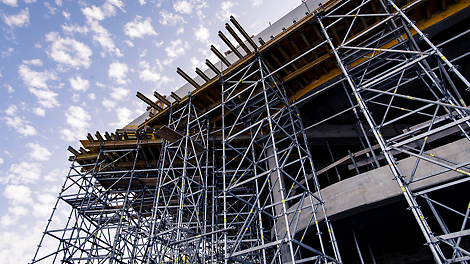 PERI UP und Multiflex Das PERI UP Traggerüst kombiniert mit dem PERI Multiflex-System