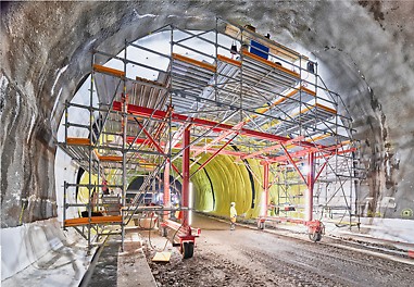 Bewehrungswagen mit VARIOKIT Grundrahmen und PERI UP Gerüst als Arbeitsbühne Bewehrungswagen mit VARIOKIT Grundrahmen und PERI UP Gerüst als Arbeitsbühne