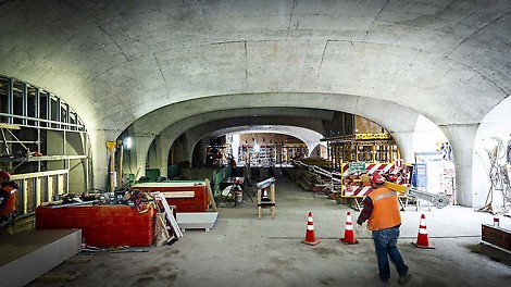 Para os usuários que desembarcam, a estação será o ponto de partida para que que reconheçam o edifício como um dos ícones mais representativos do centro patrimonial de Santiago.